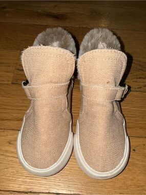 Kids Blowgish Tan Faux-Fur Lined Slip-On Boots size 9